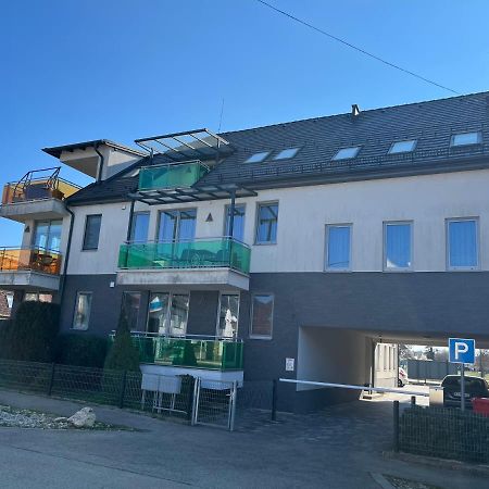 Azur Haz Gyoengyvirag Apartman Sárvár Zewnętrze zdjęcie