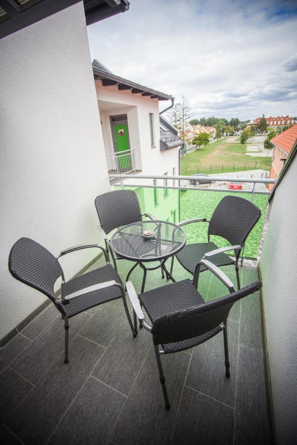 Azur Haz Gyoengyvirag Apartman Sárvár Zewnętrze zdjęcie