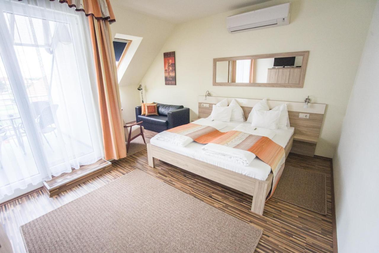 Azur Haz Gyoengyvirag Apartman Sárvár Zewnętrze zdjęcie