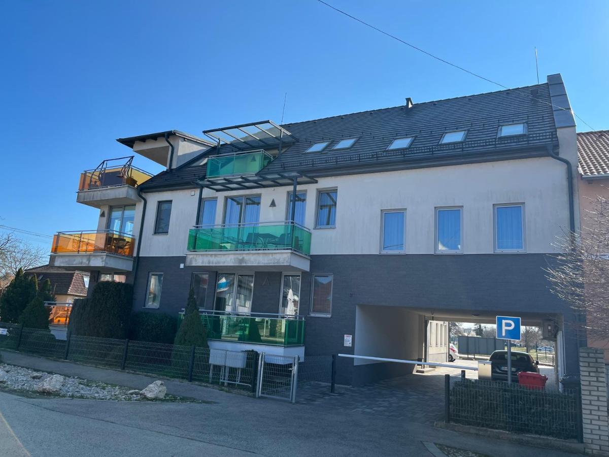 Azur Haz Gyoengyvirag Apartman Sárvár Zewnętrze zdjęcie